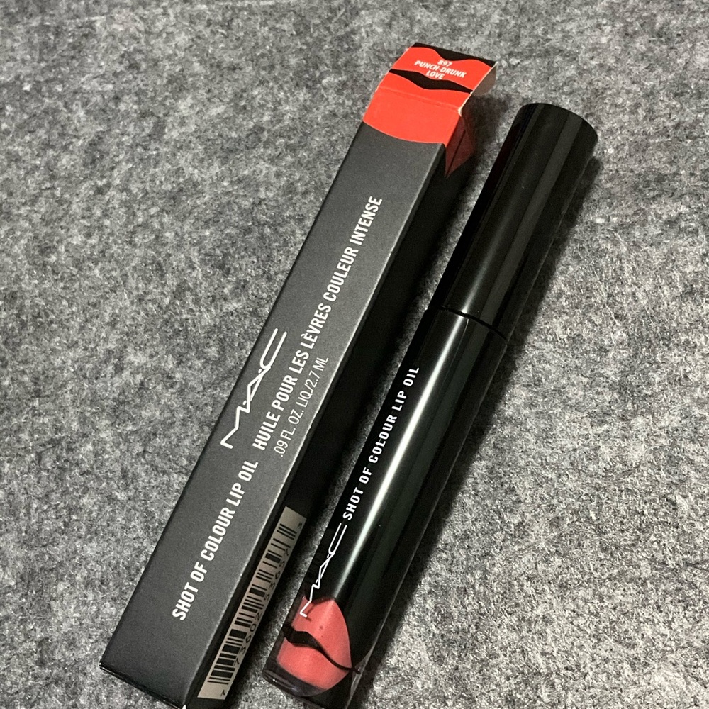 MAC Cosmetics Shot of Colour Lip Oil - 897 new in box